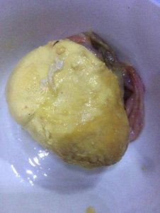 ​杀鸡遇到稀罕事 鸡肚中取出“鸡宝”？