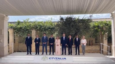 ​G7峰会，梅洛尼卷发很优美，期间还和马克龙、苏纳克法式贴脸