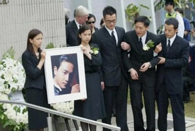 ​张国荣逝世二十二周年：葬礼细节再现，缅怀哥哥