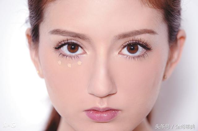 用最简单的方法去掉黑眼圈（六种方法教你去除黑眼圈）(1)