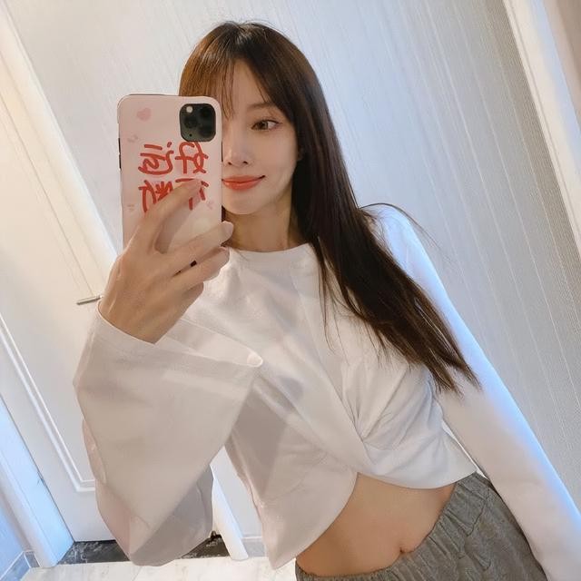 李小璐现在和谁一起（李小璐戴钻戒自称一切刚刚好）