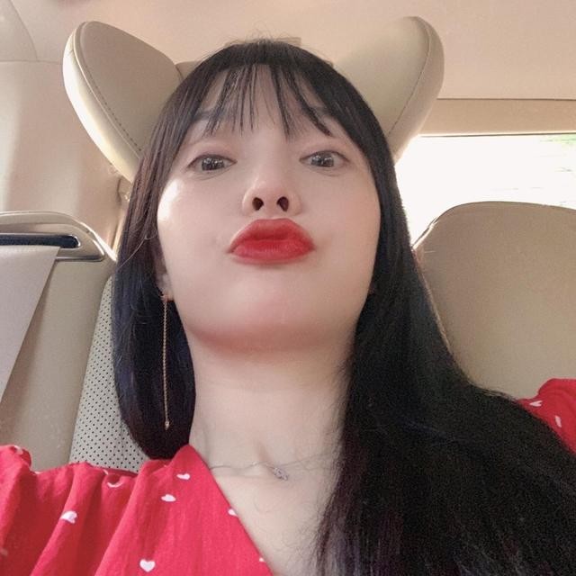 李小璐现在和谁一起（李小璐戴钻戒自称一切刚刚好）