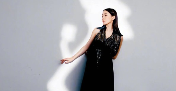 演员佘诗曼有过几段感情经历,佘诗曼现在结婚了没有