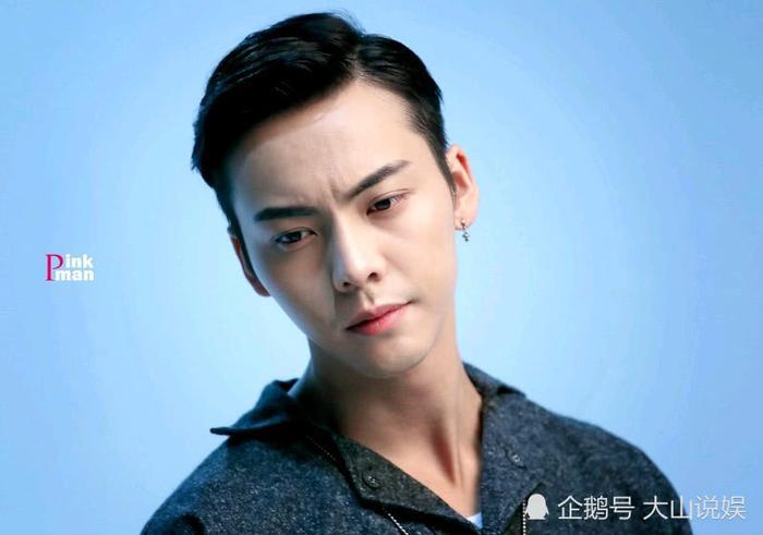 陈伟霆素颜，朱正廷素颜，终于知道小鲜肉浓妆出镜的原因了