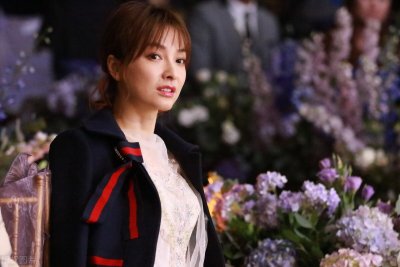 ​坐拥8家餐厅，住北京2000万豪宅，傻白甜吴昕是如何蜕变的？