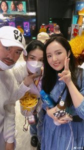 ​黄奕分享《世间有她》观后感 感叹一切都很美好